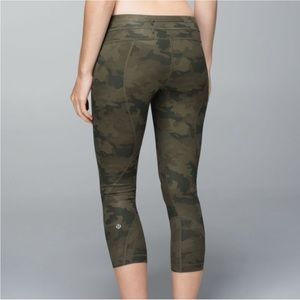 lululemon - Capri Camo Leggings